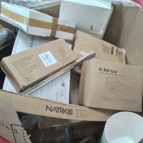 PALLET CONTAINING VARIOUS ASSORTED BOXED HOUSEHOLD ITEMS TO INCLUDE: AAIRBED-LUXE, SMALL END TABLE, TOILET SEAT AND LOTS MORE UNMARKED BOXED ITEMS