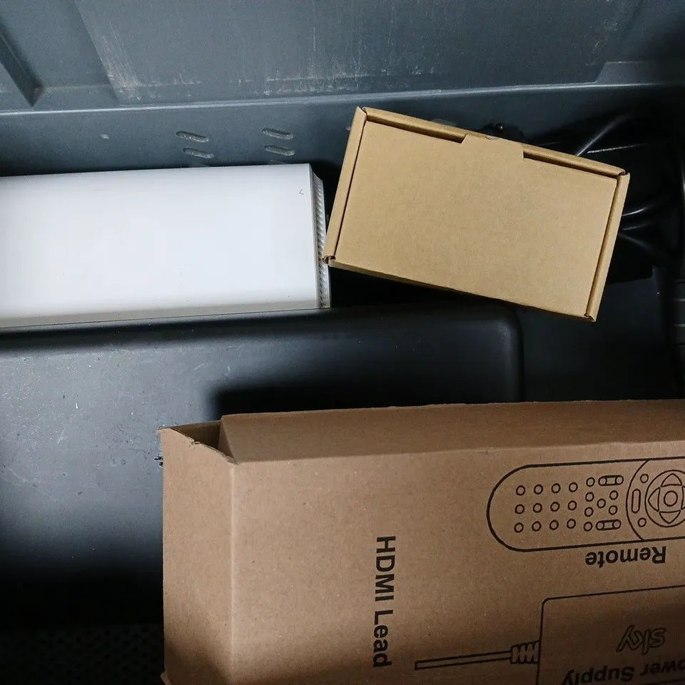 APPROXIMATELY 6 ASSORTED ITEMS TO INCLUDE - SKY HUB , BT HUB ETC