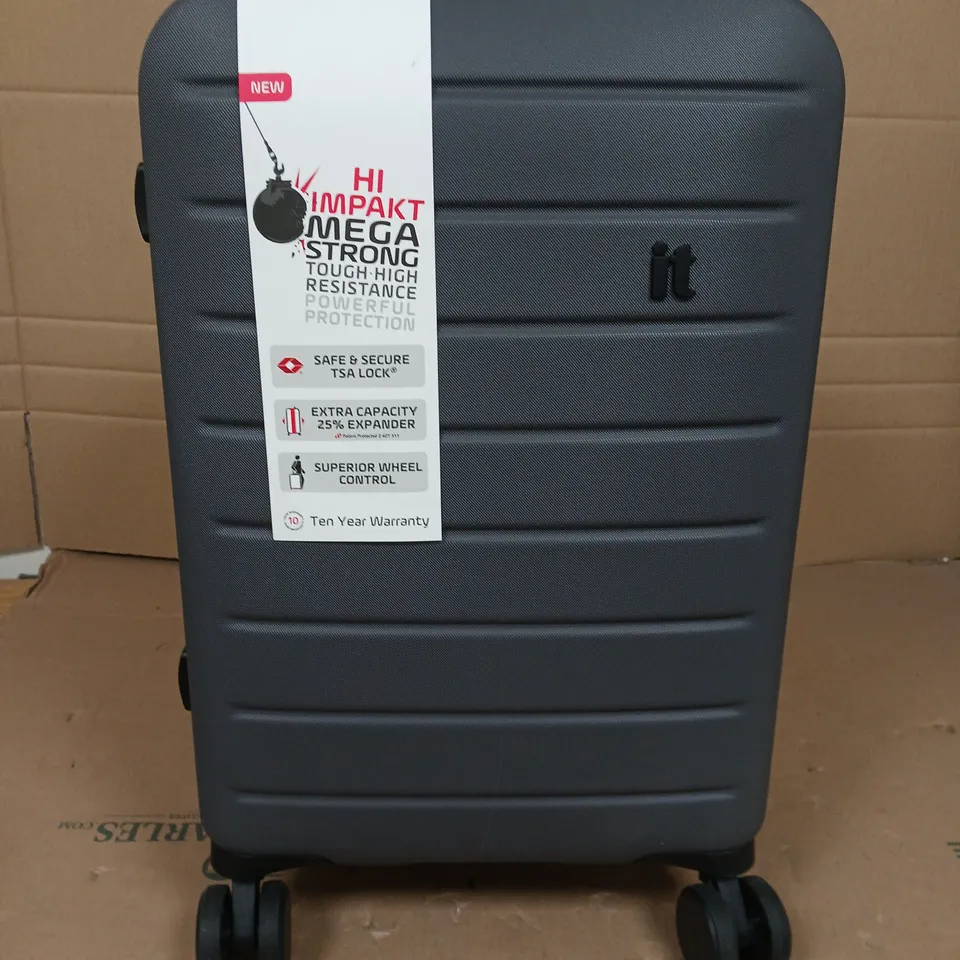 IT LUGGAGE LEGION ASPHALT CABIN FOUR WHEEL SUITCASE