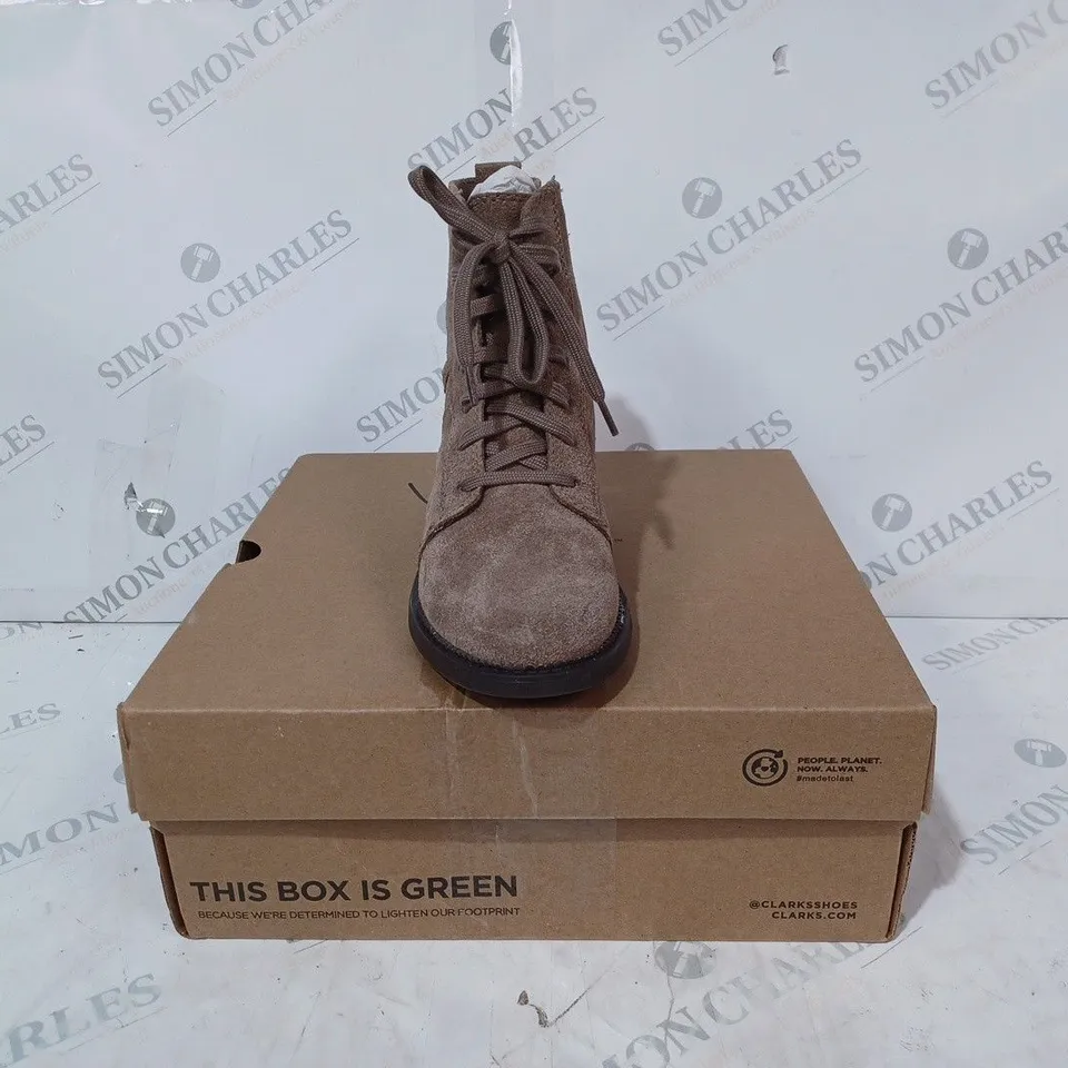 BOXED PAIR OF CLARKS BOOTS IN PEBBLE SIZE 3
