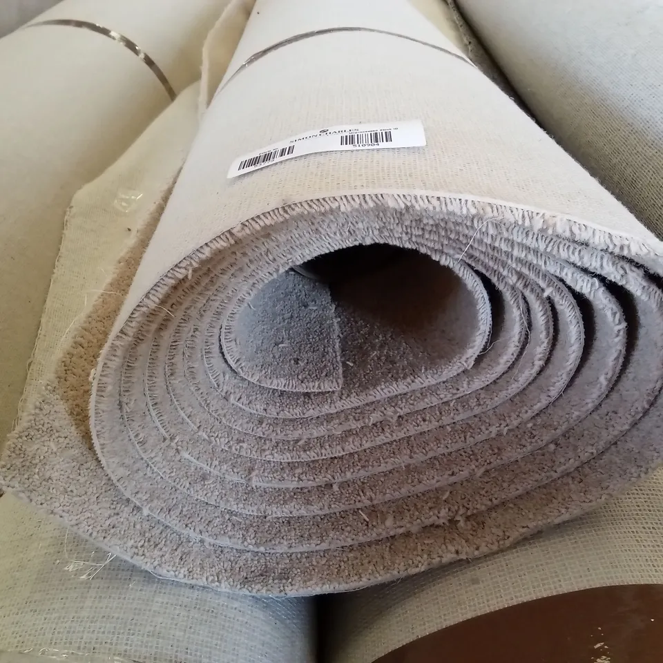ROLL OF QUALITY GLF 4720 MALT CARPET // APPROX SIZE: 5 x 4.96m