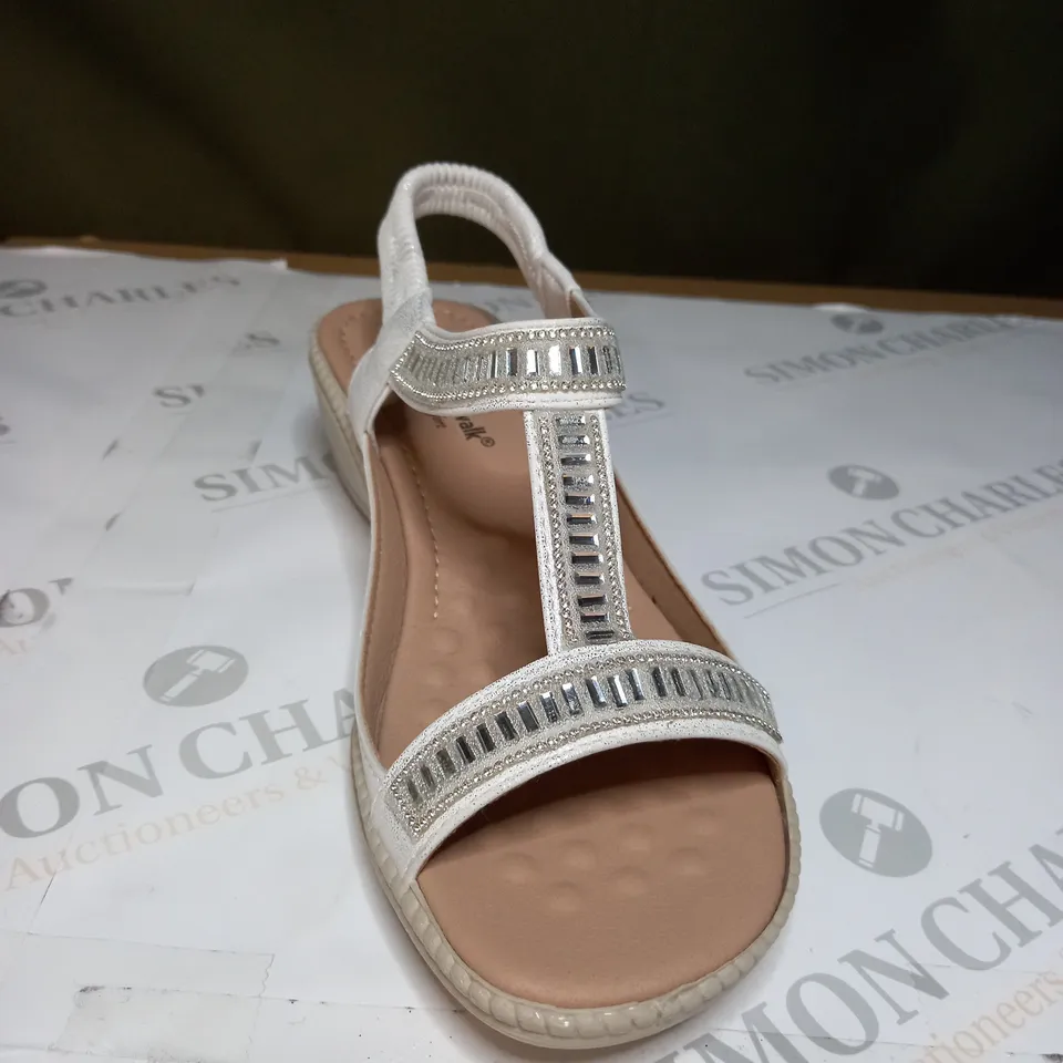 BOXED CUSHION WALK OPEN TOE PLATFORM SANDALS - SIZE 5