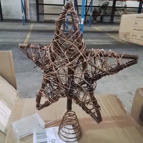 BOX CONTAINING LARGE AMOUNT OF LIGHT UP WOODEN CHRISTMAS TREE TOPPER STARS