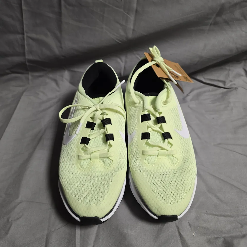 UNBOXED PAIR OF NIKE INFINITY FLOW TRAINERS - UK SIZE 4 - KIDS 