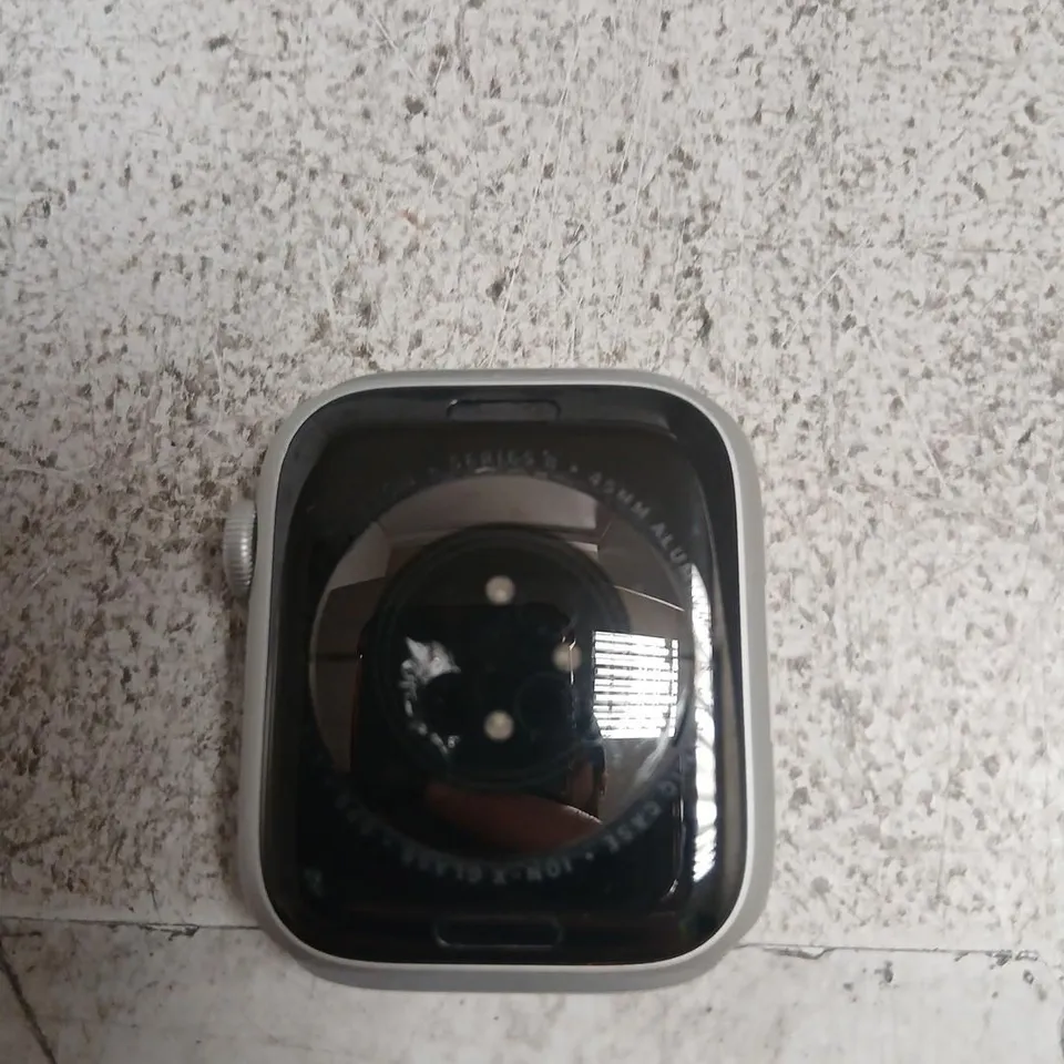 APPLE WATCH – SMARTWATCH SERIES 8 WITH SILVER CASE