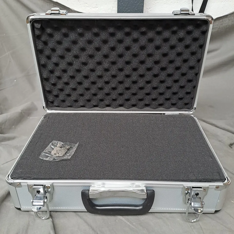 LOCKABLE FOAM PADDED FLIGHT CASE