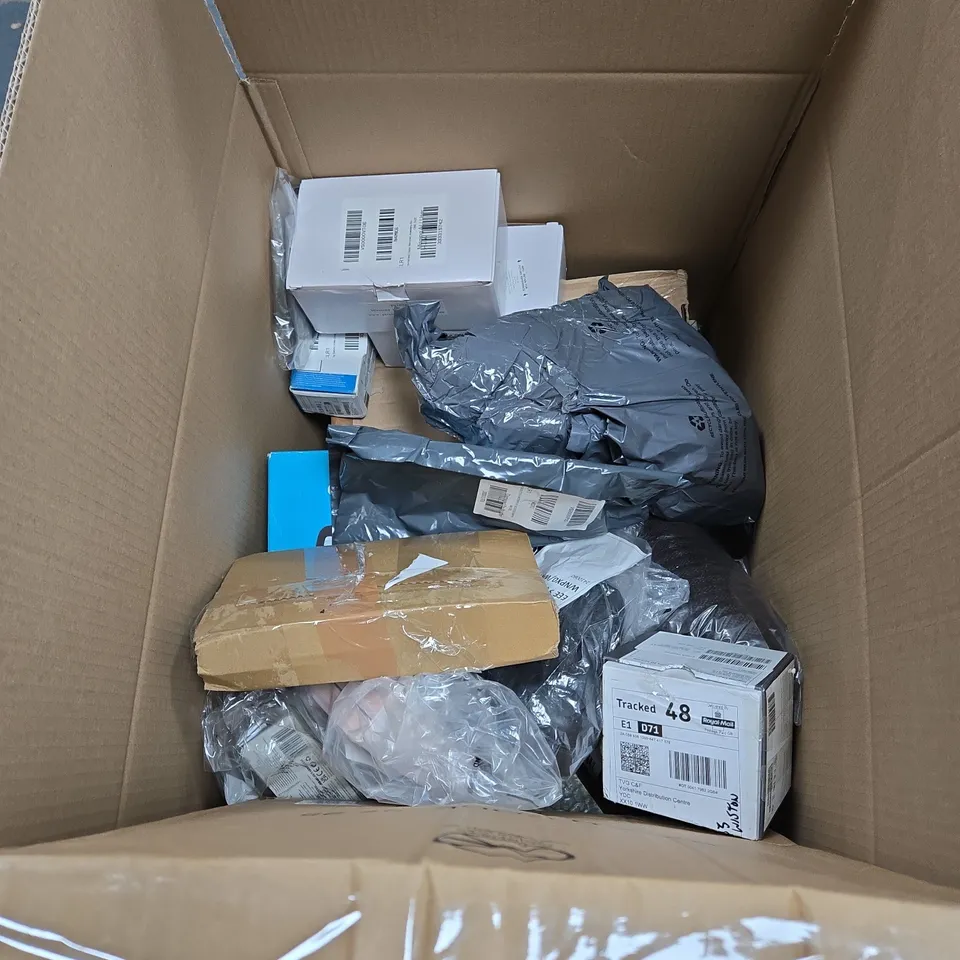 BOX OF APPROXIMATELY 20 ASSORTED HOUSEHOLD ITEMS INCLUDING MIRRORED JEWELLERY BOX , MULE SLIPPERS AND HIVE RADIATOR VALVE 