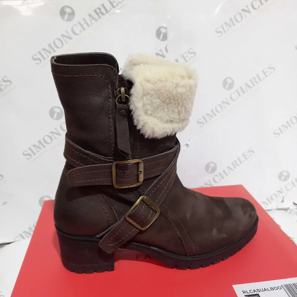 BOXED RUTH LANGSFORD CASUAL BOOTS, OAK - SIZE 5