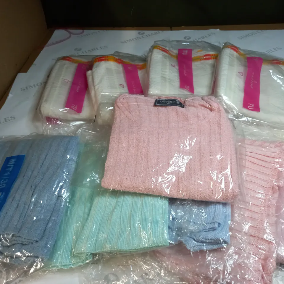 APPROXIMATELY 10 CLOTHING ITEMS IN VARIOUS SIZES AND COLOURS 