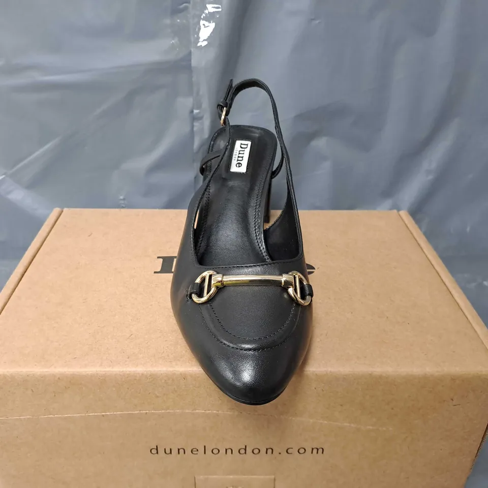 BOXED PAIR OF DUNE SNAFFLE OPEN COURT IN BLACK - SIZE 6