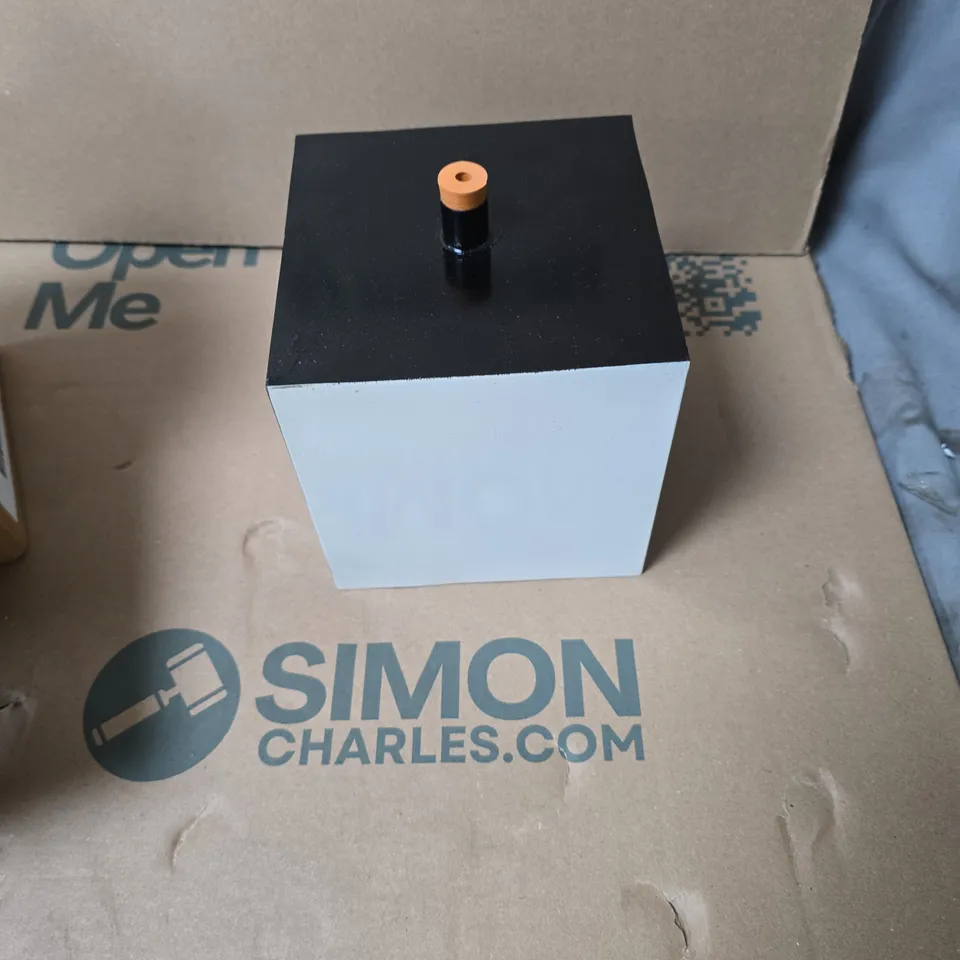 BOXED EISCO LESLIES CUBE - TIN 