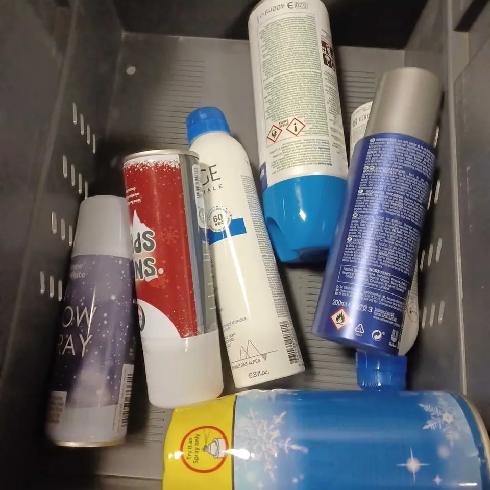 APPROXIMATELY 15 ASSORTED AEROSOLS TO INCLUDE - MR SUPER CLEAR SEMI-GLOSS FINISHING SPRAY - GLADE AUTOMATIC SPRAY - BATISTE DRY SHAMPOO - COLLECTION ONLY