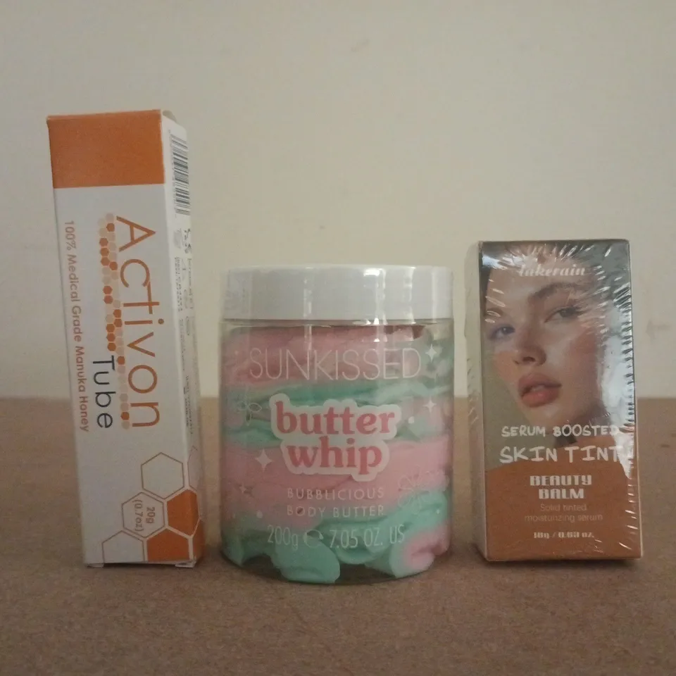 APPROXIMATELY 15 ASSORTED COSMETIC ITEMS TO INCLUDE SUNKISSED, ADVANCIS, ETC - COLLECTION ONLY