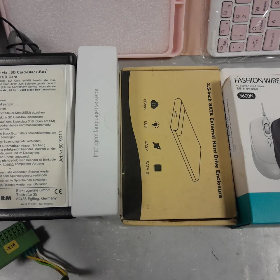 LOT OF 9 ASSORTED TECH ITEMS TO INCLUDE INTELLIGENT LANGUAGE TRANSLATOR, LOGITECH MOUSE AND ULTIMEA POSEIDON D50 SPEAKERS