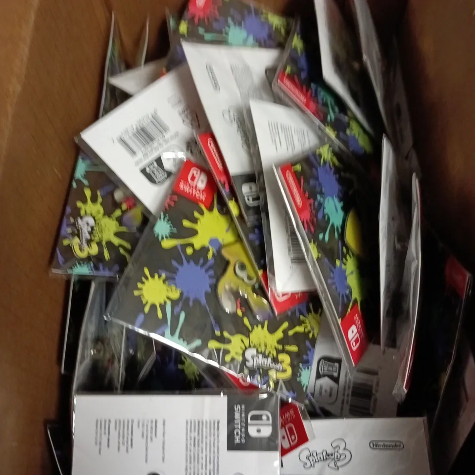 BOX OF APPROXIMATELY 50 SPLATOON 3 YELLOW SQUID PIN ENAMEL BADGE