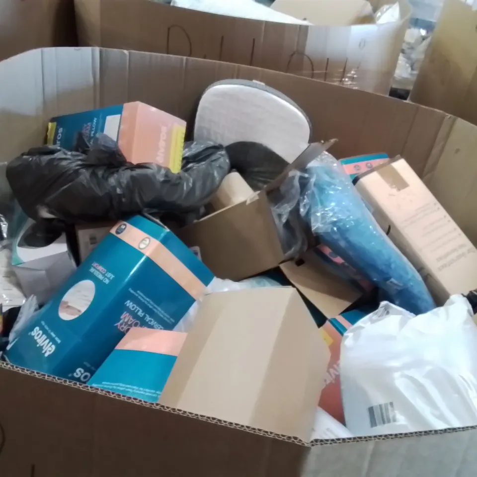 PALLET CONTAINING A LARGE QUANTITY OF PILLOWS 