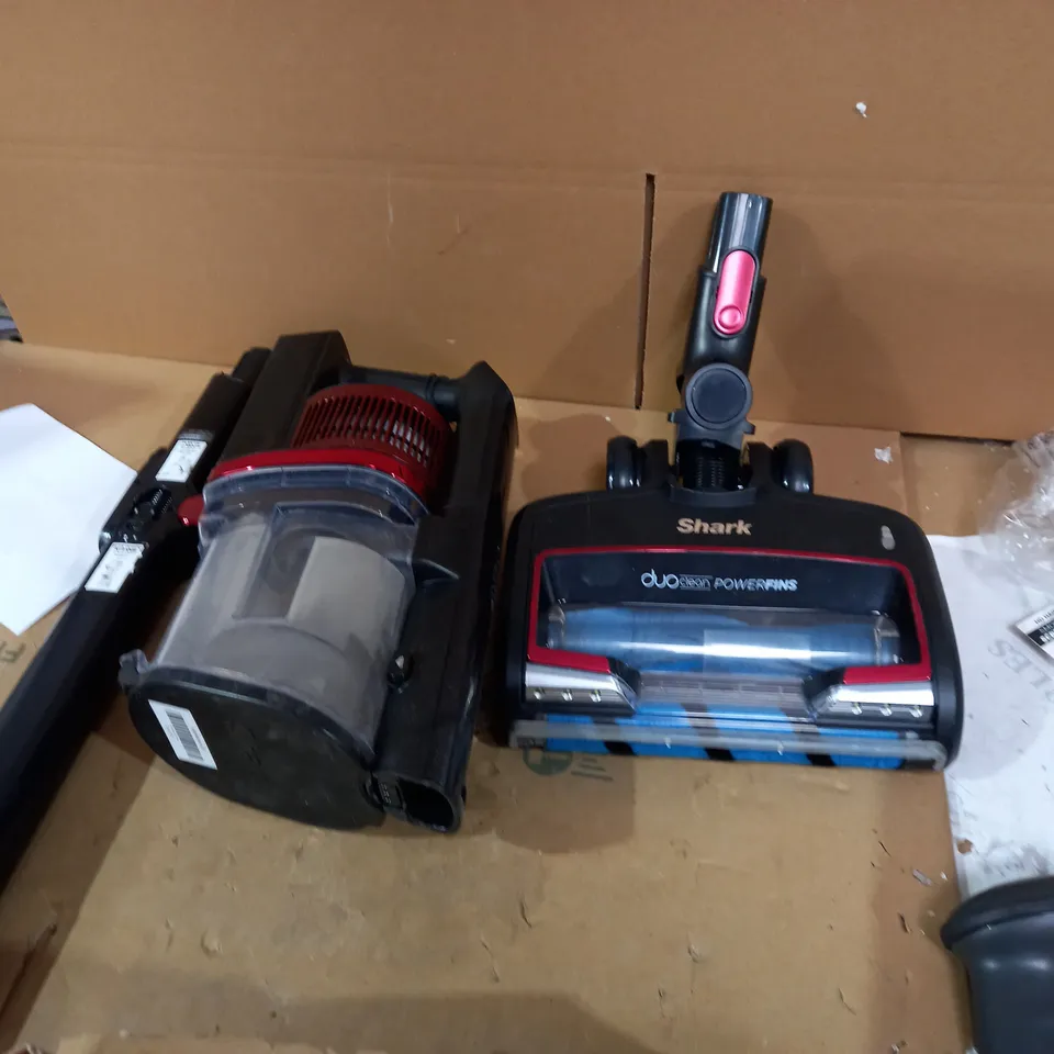 OUTLET SHARK CORDLESS VACUUM WITH POWERFINS, FLEXOLOGY & TRUPET