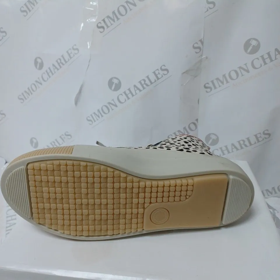 BOXED PAIR OF MODA IN PELLE BEATRYCE HIGH TOP TRAINERS IN LEOPARD PRINT DESIGN EU SIZE 40