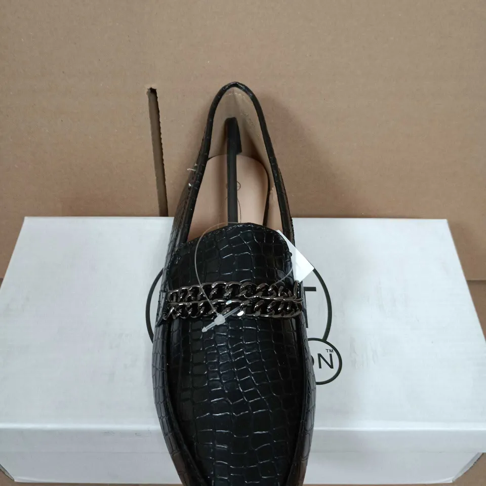 BOXED PAIR OF SPOT ON BLACK CROCODILE-EFFECT LEATHER LOAFERS WITH CHAIN DETAIL – WOMEN'S - UK SIZE 4