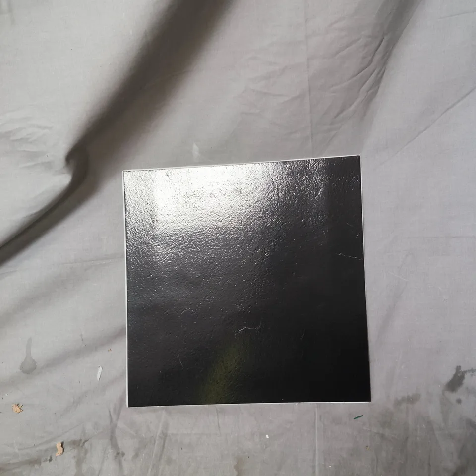 APPROXIMATELY 40 X BLACK VINYL GLOSS TILES WITH ADHESIVE BACKING, 30 X 30CM