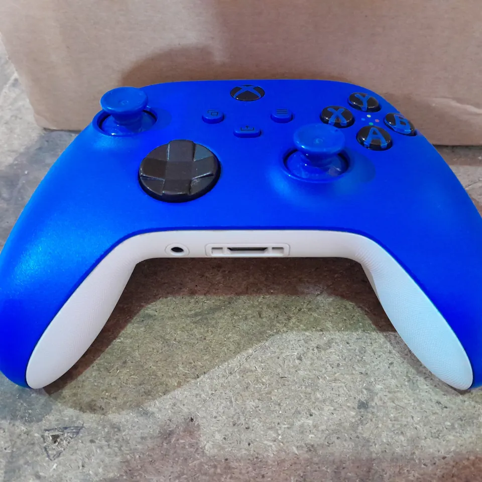 XBOX WIRELESS CONTROLLER - SHOCK BLUE