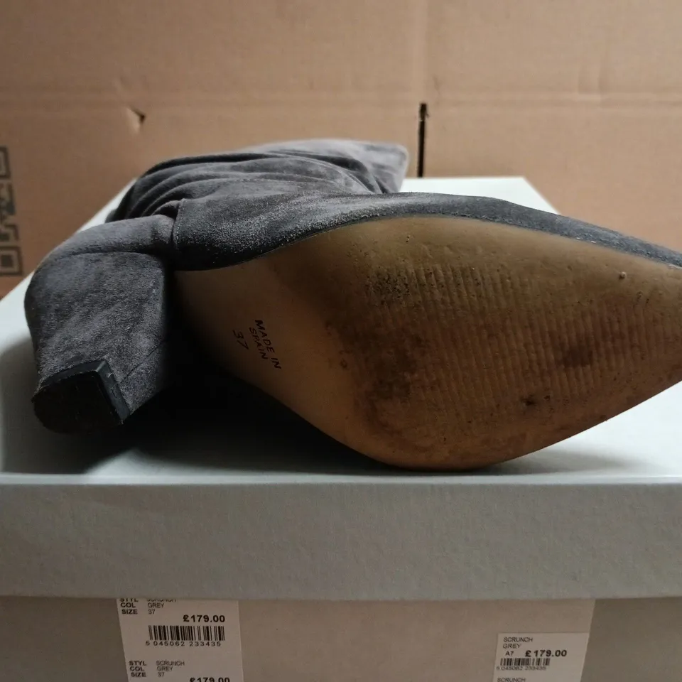 BOXED PAIR OF CARVELA KURT GEIGER SUEDE ANKLE BOOTS - SIZE 37