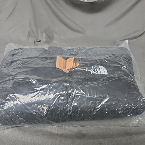 THE NORTH FACE LARGE ZIPPED PUFFER COAT BLACK. BAGGED