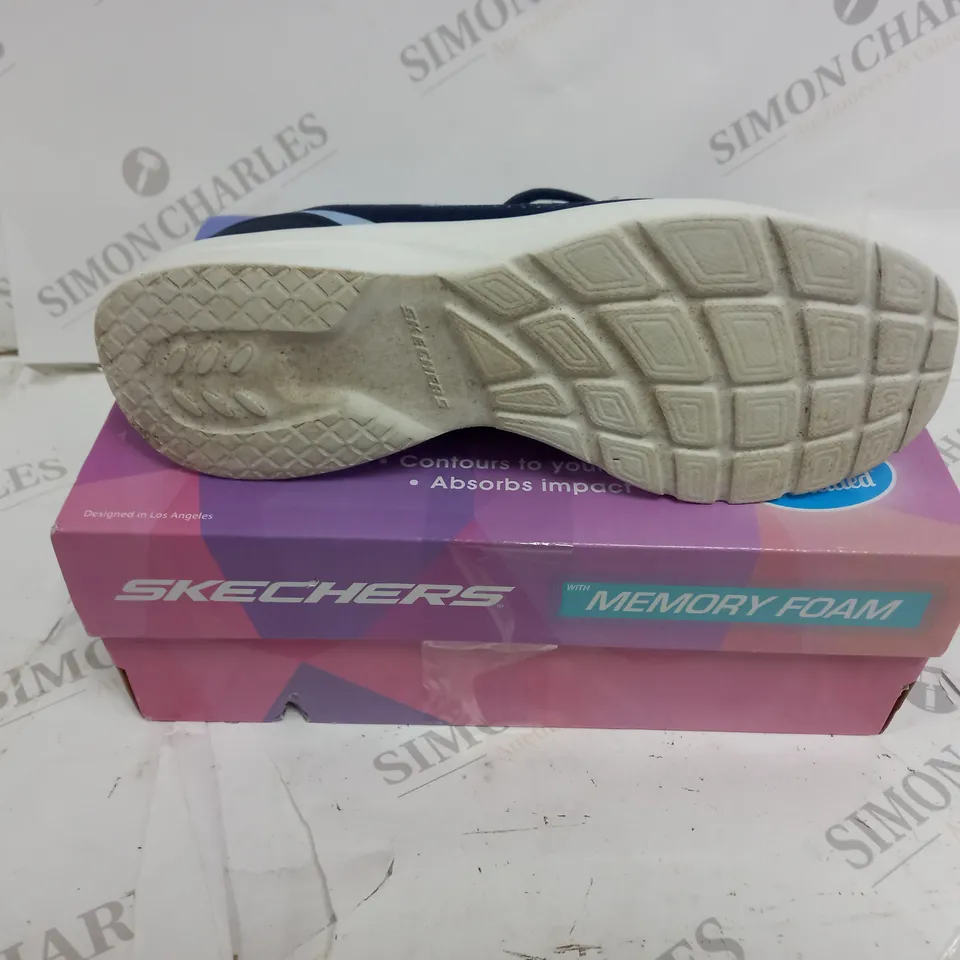 SKECHERS DYNAMITE LACE TRAINERS SIZE 5