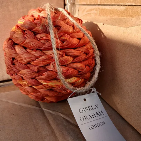 APPROXIMATELY 96 BRAND NEW GISELA GRAHAM WOVEN JUTE BALL ORNAMENT β LONDON