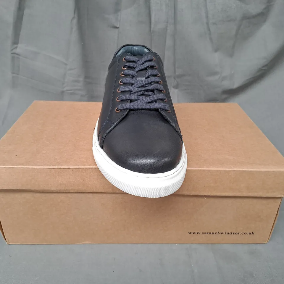 BOXED PAIR OF SAMUEL WINDSOR LACE UP SHOES IN DARK NAVY UK SIZE 10