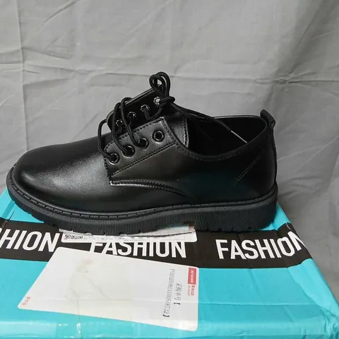BLACK LEATHER LACE-UP BOOTS – MEN'S SIZE 41