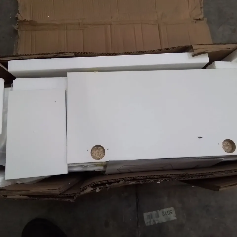 A BOXED 3 PANEL MIRRORED BATHROOM CABINET IN WHITE