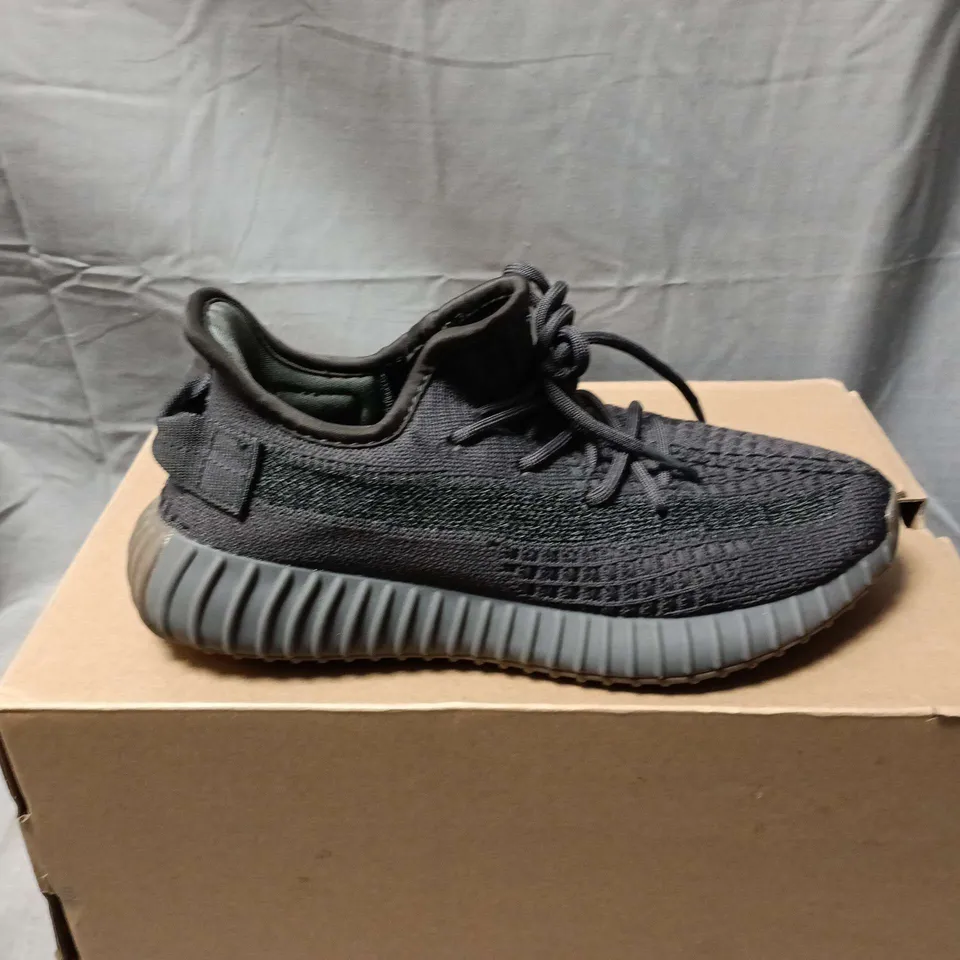 BOXED PAIR OF ADIDAS YEEZY BOOST 350 IN BLACK - UK 5