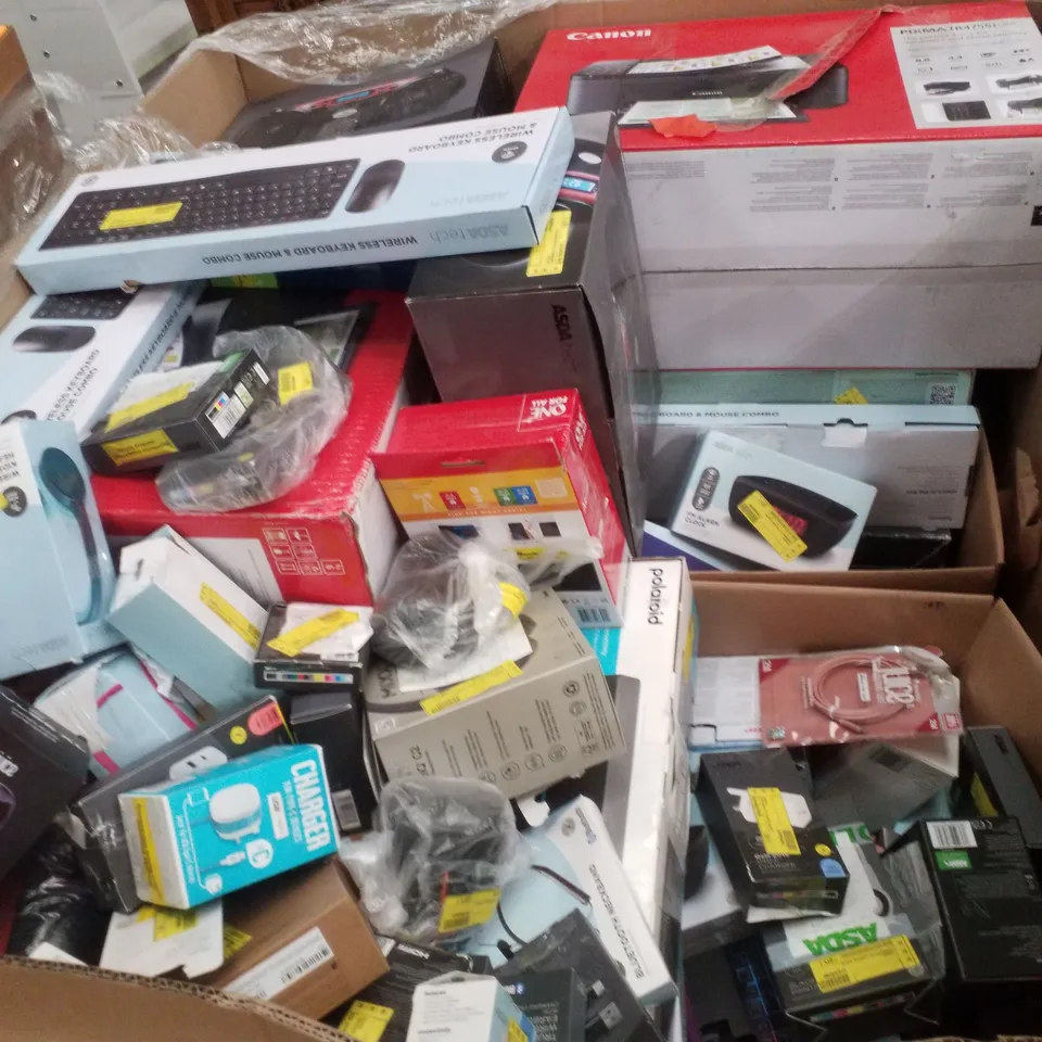 PALLET CONTAINING ASSORTED ELECTRICAL RETURNS INCLUDING BLUETOOTH BOOKSHELF SPEAKERS, 4-IN-1 GAMING KIT, WIRELESS HEADPHONES, AERIAL & FM ALARM CLOCK