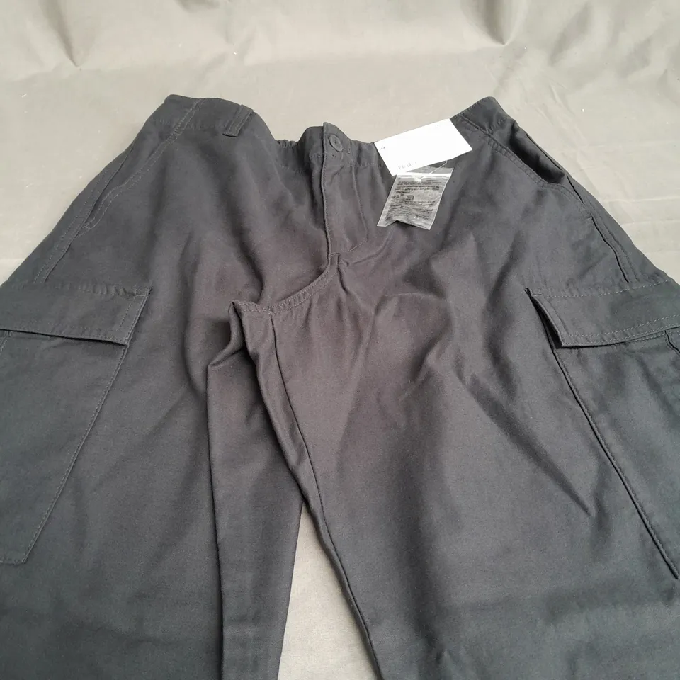 UNIQLO DARK GRAY WOMENS WIDE CARGO TROUSERS - MEDIUM
