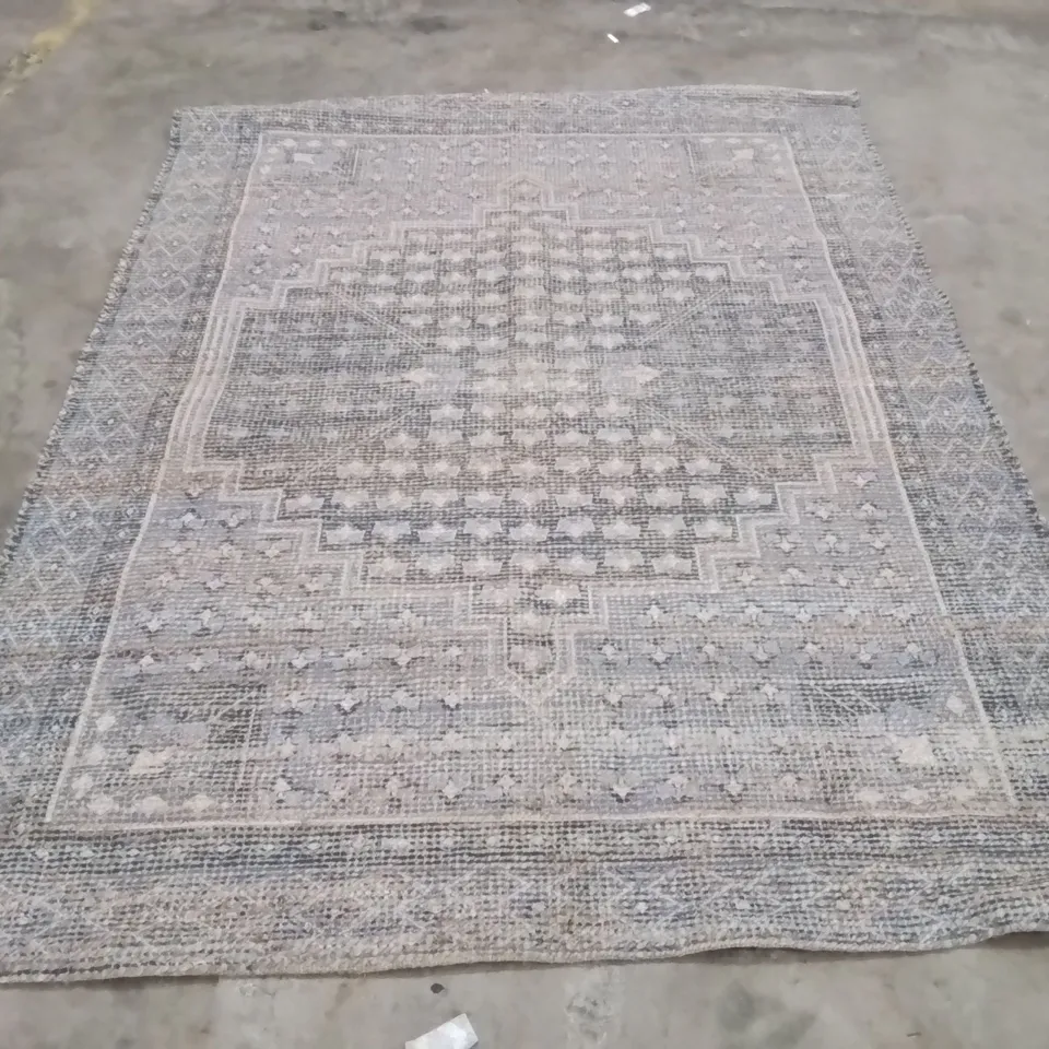 QUALITY DESIGNER AREA RUG - APPROXIMATELY 220X170CM