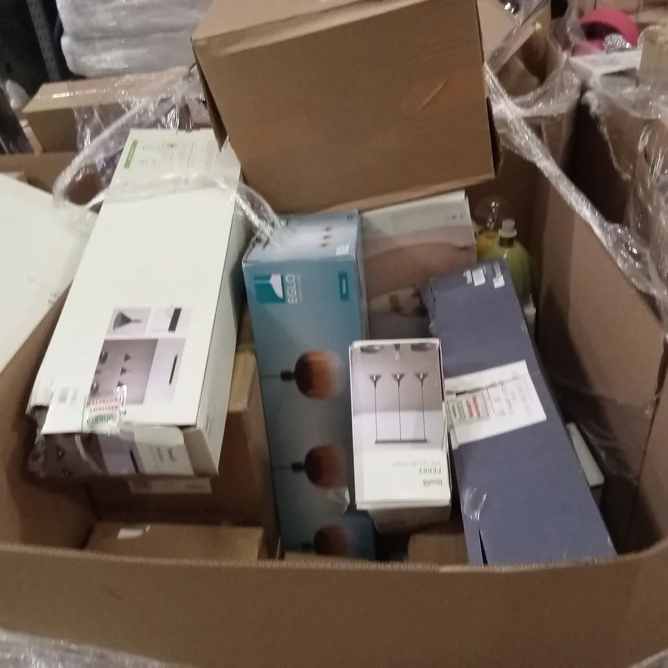 PALLET OF APPROXIMATELY 20 ASSORTED INDOOR LIGHTING PRODUCTS