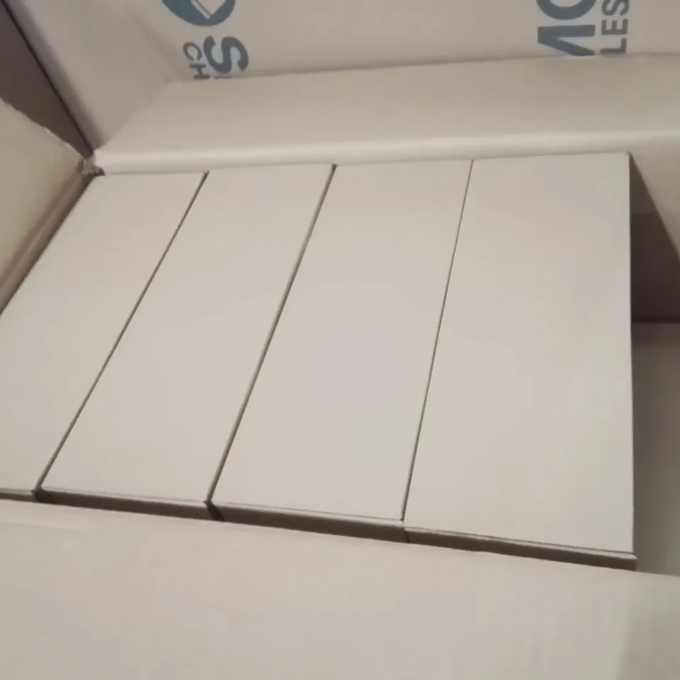 BOX CONTAINING APPROXIMATELY 10 BRAND NEW JD WILLIAMS SNAKE BLOCK HEELS SIZE 7E