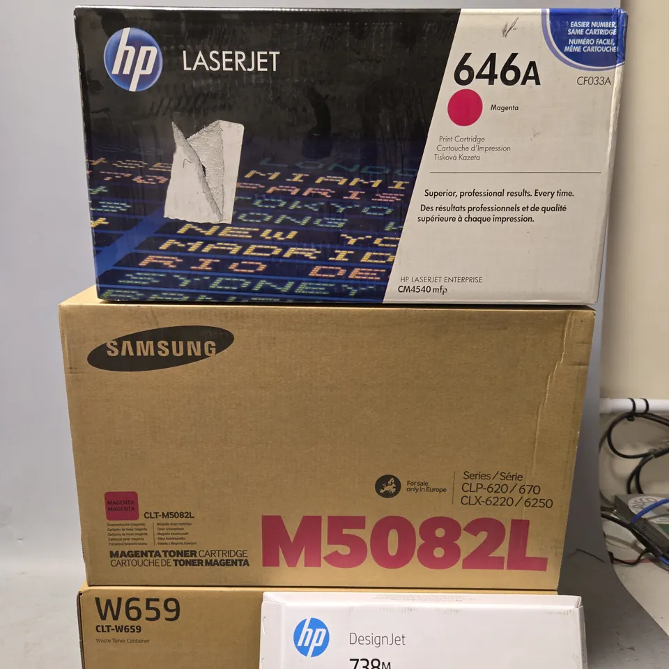 BOX OF APPROXIMATELY 8 ASSORTED PRINT CARTRIDGES & TONER CARTRIDGE TO INCLUDE - HP LASER JET 646A , HP DESIGN JET 738M ETC