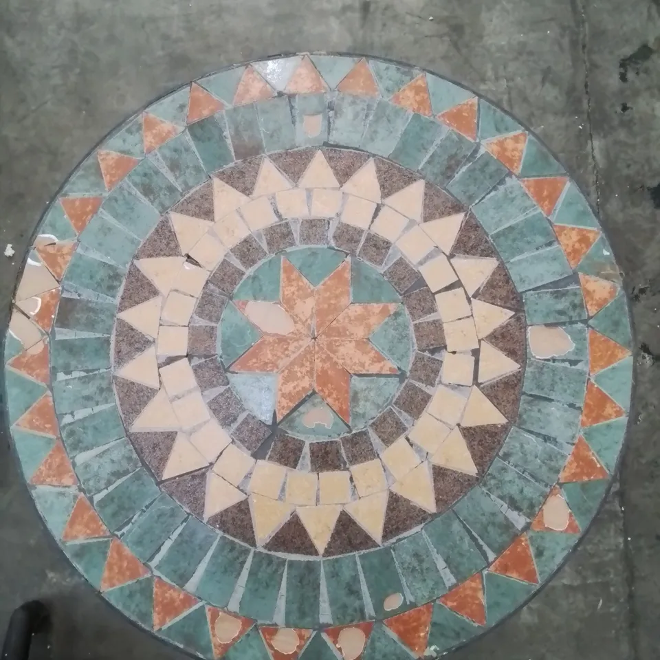 BOXED MOSAIC CIRCULAR TABLE