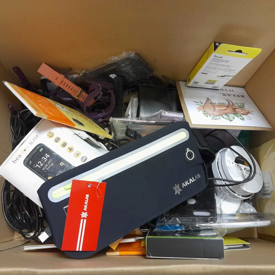 LOT OF APPROX 15 ASSORTED ITEMS TO INCLUDE - SCREEN PROTECTOR - BUDI LIGHTNING CABLE - BEA-FON SL750 PHONE ETC