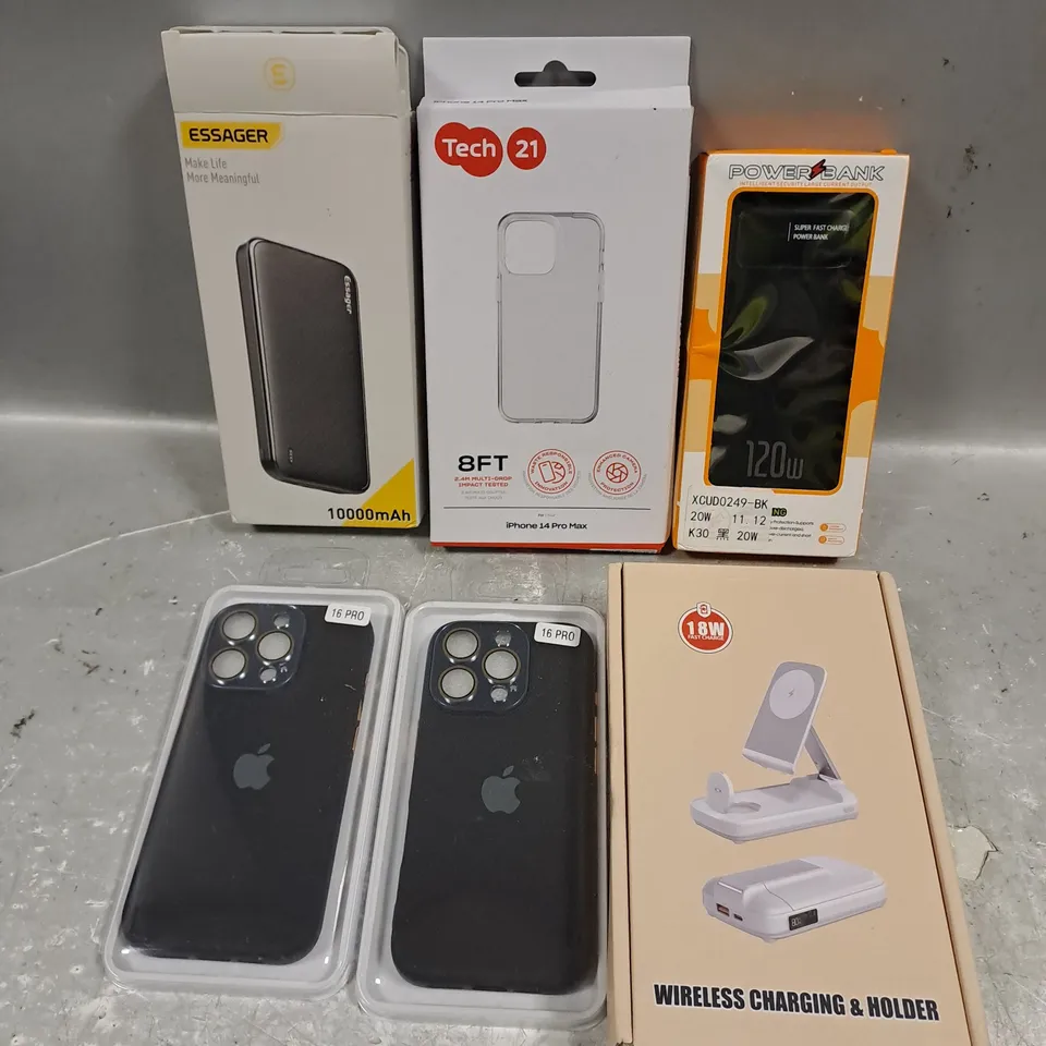 APPROXIMATELY 15 ASSORTED SMARTPHONE ACCESSORIES TO INCLUDE POWER BANKS, CHARGING CABLES, SCREEN PROTECTORS ETC 