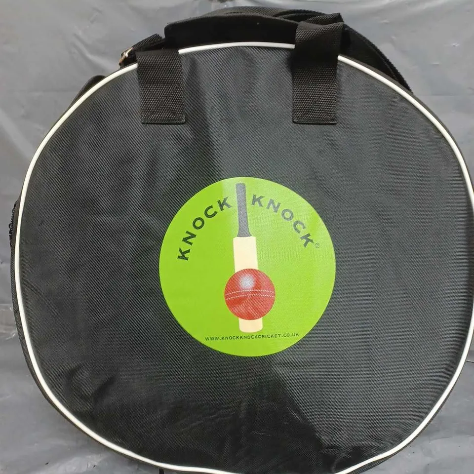 BAGGED KNOCK KNOCK CRICKET SET