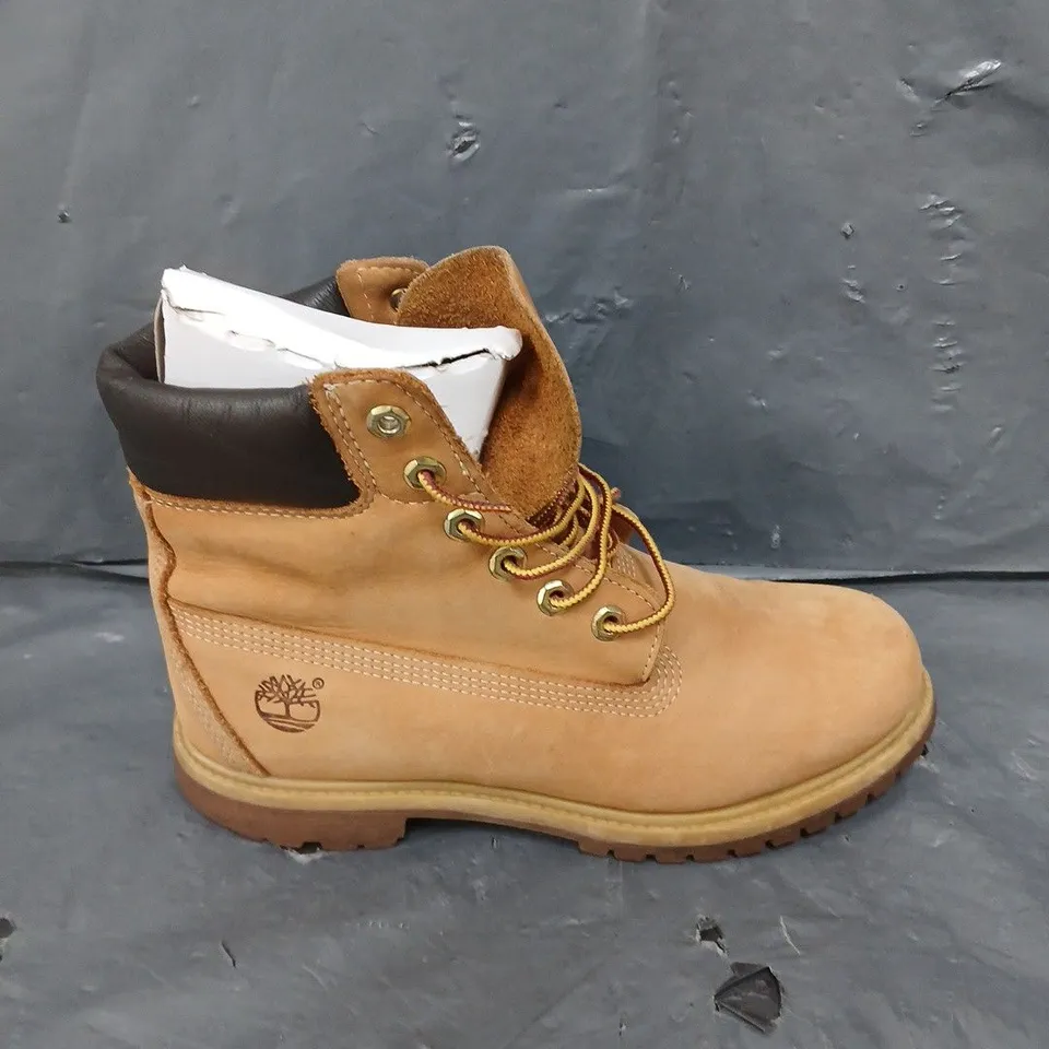 PAIR OF TIMBERLAND LEATHER WALKING BOOTS IN TAN - SIZE UNSPECIFIED 