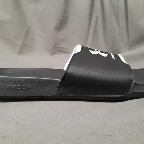 PAIR OF UNDER ARMOUR SLIDERS IN BLACK/WHITE UK SIZE 10
