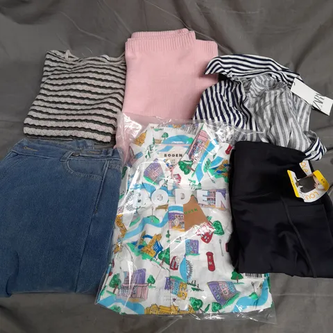 APPROXIMATELY 20 ASSORTED CLOTHING ITEMS IN VARIOUS SIZES AND STYLES TO INCLUDE - SHIRT, JEANS, LEGGINGS, ETC