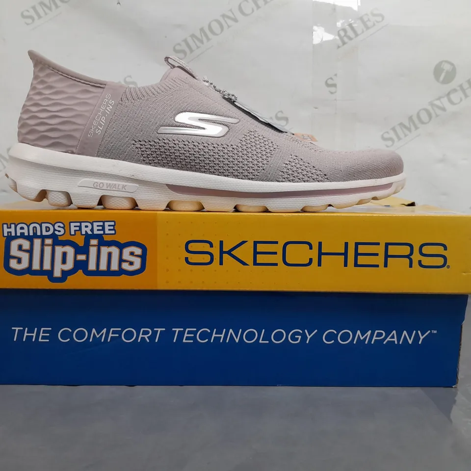 BOXED PAIR OF SKECHERS GO WALK SLIP-INS IN MAUVE UK SIZE 7