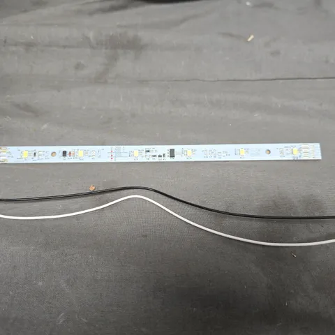 APPROXIMATELY 100 VENTA ADHESIVE LED LIGHT STRIPS