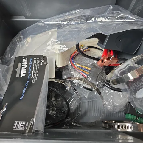 APPROXIMATELY 8 ASSORTED VEHICLE PARTS & ACCESSORIES TO INCLUDE THULE LONGFRAME STRAP, TYRE-FILL, ETC