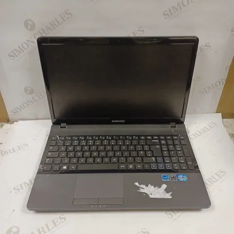 SAMSUNG NP300E5C LAPTOP